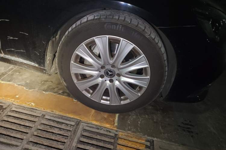 Used Mercedes-Benz S-Class 2019 S 320 L Right Front Wheel Hub