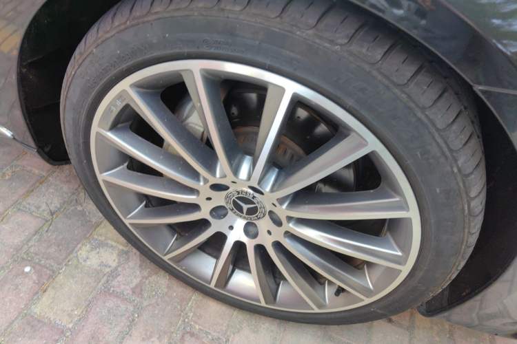 Used Mercedes-Benz S-Class 2019 S 320 L Right Front Wheel Hub