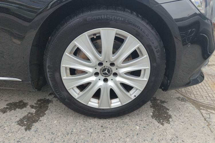 Used Mercedes-Benz S-Class 2019 S 320 L Right Front Wheel Hub