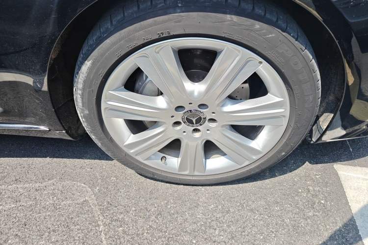 Used Mercedes-Benz S-Class 2019 S 350 L Prestige Model Ultimate Collection Right Front Wheel Hub