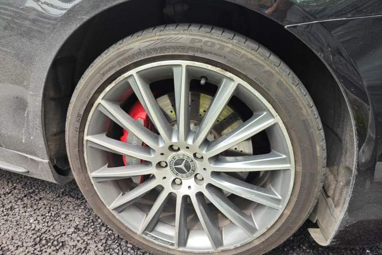 Used Mercedes-Benz S-Class 2019 S 450 L 4MATIC Exclusive Edition Right Front Wheel Hub