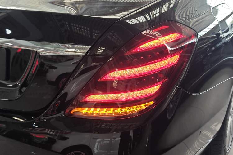 Used Mercedes-Benz S-Class 2019 S 350 L Prestige Model Ultimate Collection Right Rear Taillight