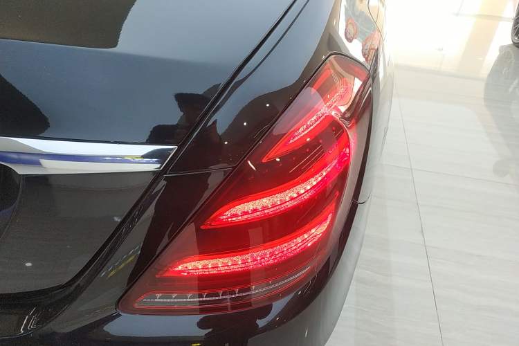 Used Mercedes-Benz S-Class 2019 S 320 L Right Rear Taillight