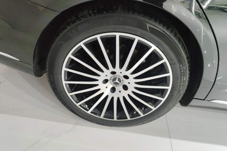 Used Mercedes-Benz S-Class 2019 S 320 L Prestige Edition Right Rear Wheel Hub
