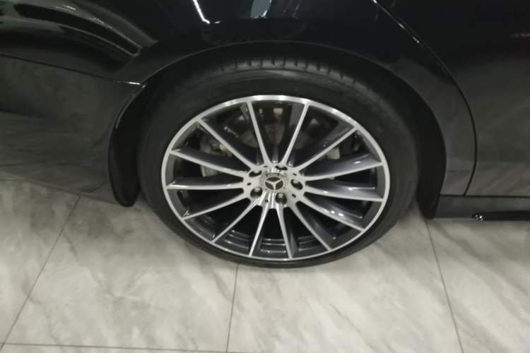 Used Mercedes-Benz S-Class 2019 S 450 L 4MATIC Right Rear Wheel Hub