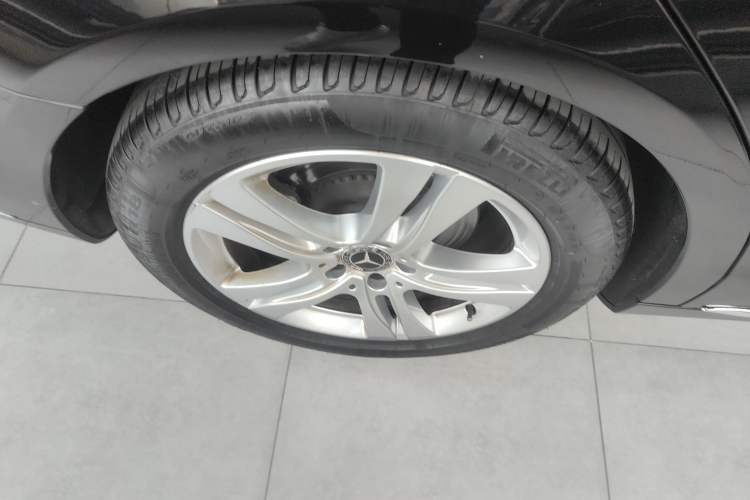 Used Mercedes-Benz S-Class 2019 S 350 L Executive Edition Right Rear Wheel Hub