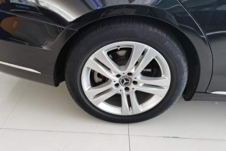 Used Mercedes-Benz S-Class 2019 S 350 L Executive Edition Right Rear Wheel Hub