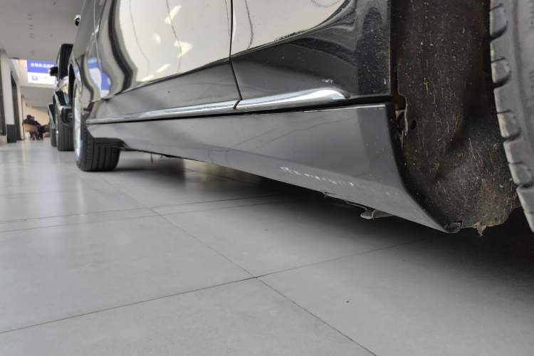 Used Mercedes-Benz S-Class 2019 S 350 L Executive Edition Right Side Sill