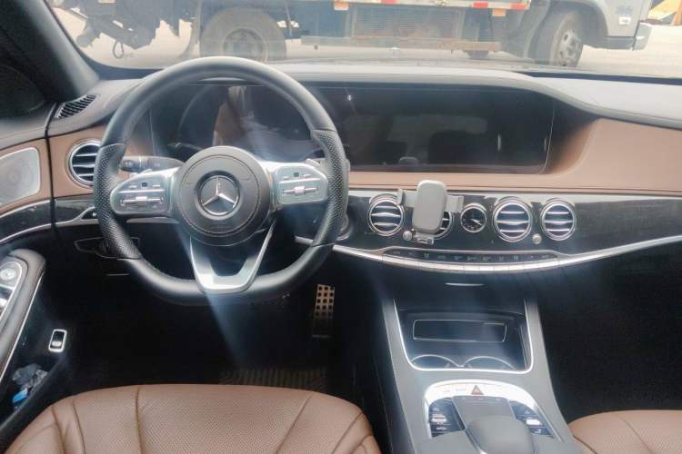 Used Mercedes-Benz S-Class 2019 S 450 L 4MATIC Exclusive Edition Steering Wheel