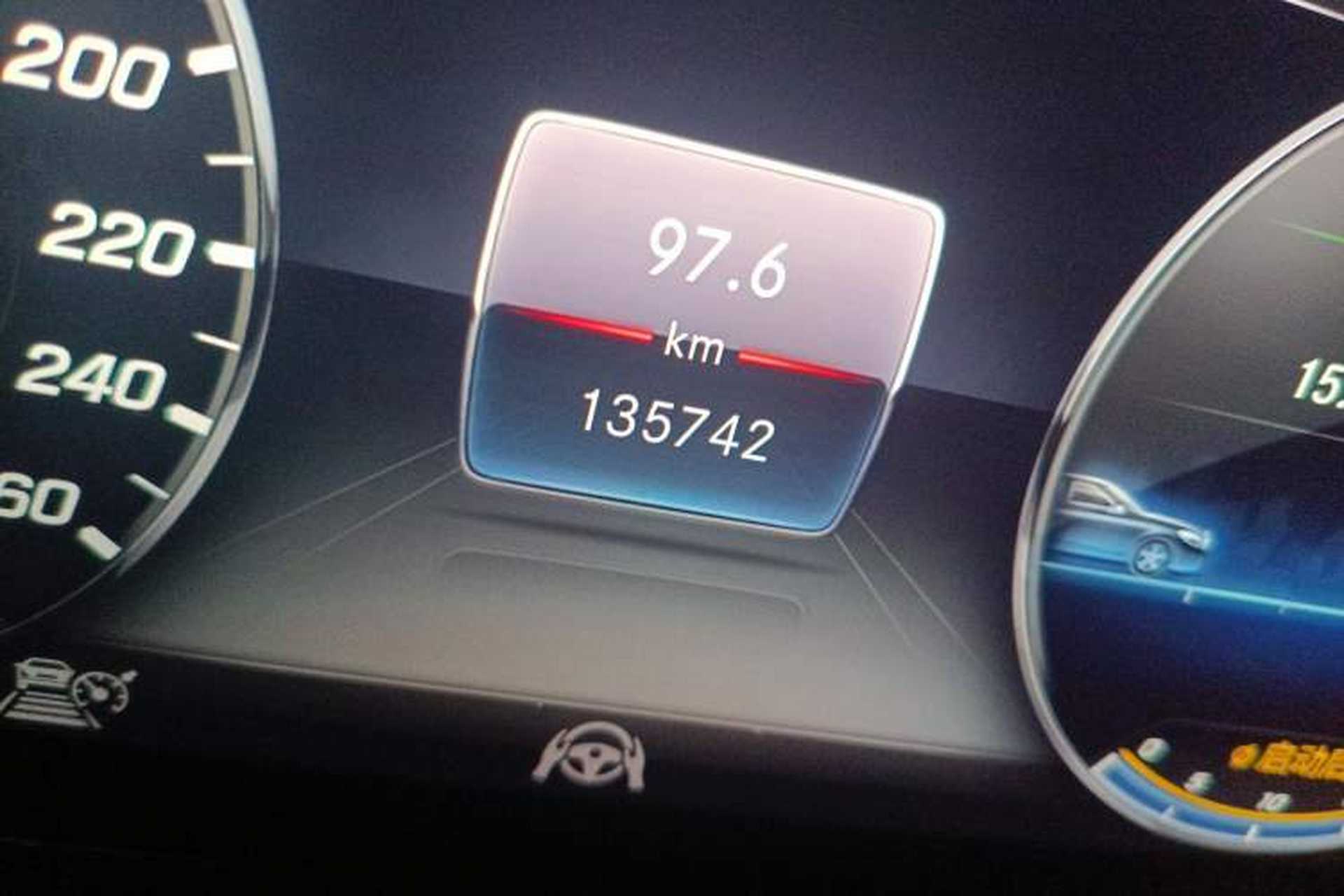 Used Mercedes-Benz S-Class 2019 S 320 L Odometer Close Up