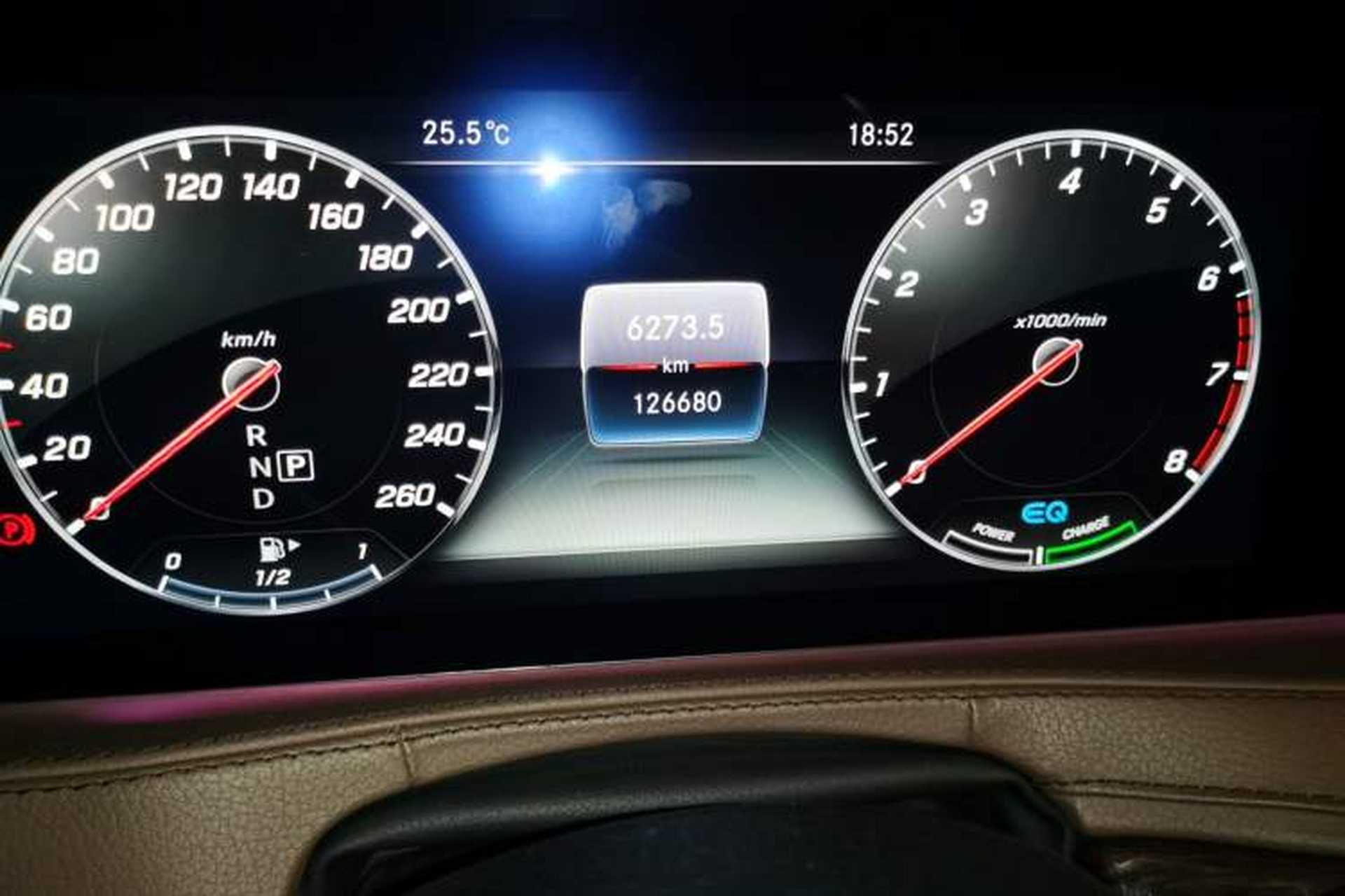 Used Mercedes-Benz S-Class 2019 S 320 L Odometer Close Up