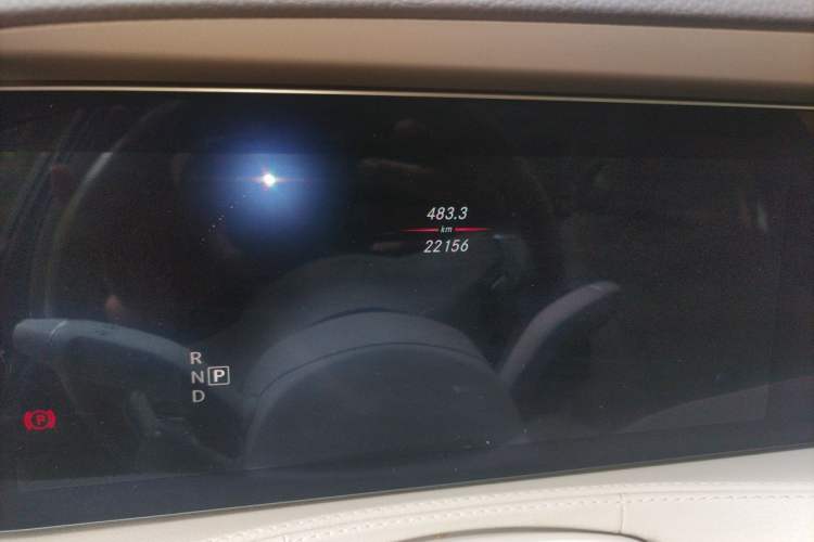 Used Mercedes-Benz S-Class 2019 S 450 L 4MATIC Odometer Close Up