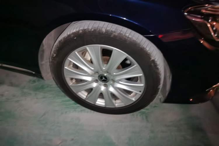Used Mercedes-Benz S-Class 2019 S 320 L Right Front Wheel Hub