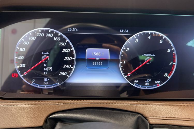 Used Mercedes-Benz S-Class 2019 S 450 L 4MATIC Exclusive Edition Odometer Close Up