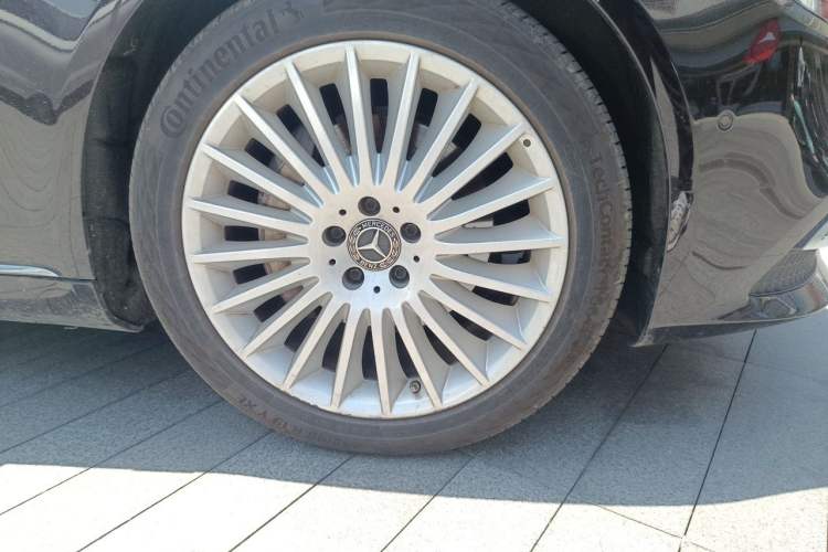 Used Mercedes-Benz S-Class 2019 S 320 L Prestige Edition Right Front Wheel Hub