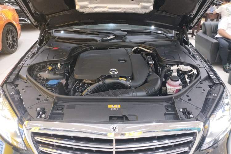 Used Mercedes-Benz S-Class 2019 S 320 L Engine Bay