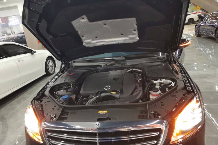 Used Mercedes-Benz S-Class 2019 S 320 L Engine Bay