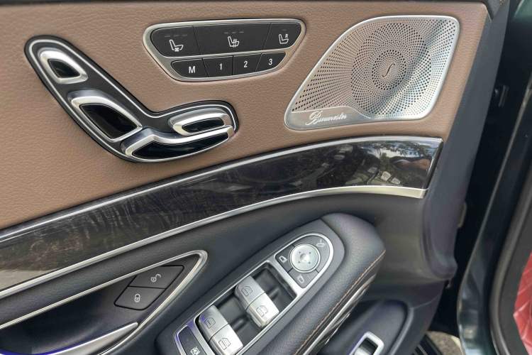 Used Mercedes-Benz S-Class 2019 S 450 L 4MATIC Interior 6
