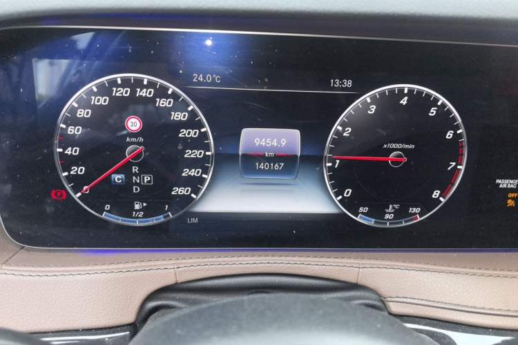 Used Mercedes-Benz S-Class 2019 S 450 L 4MATIC Odometer Close Up