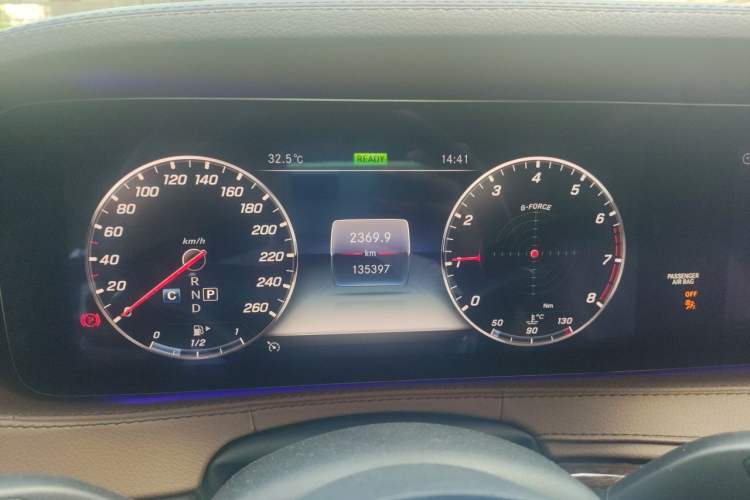 Used Mercedes-Benz S-Class 2019 S 320 L Odometer Close Up
