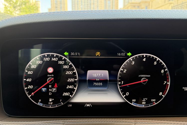 Used Mercedes-Benz S-Class 2019 S 350 L Luxury Edition Prestige Edition Odometer Close Up