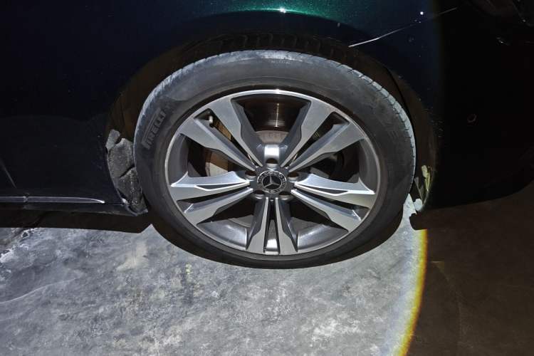 Used Mercedes-Benz S-Class 2019 S 350 L Luxury Model Right Front Wheel Hub