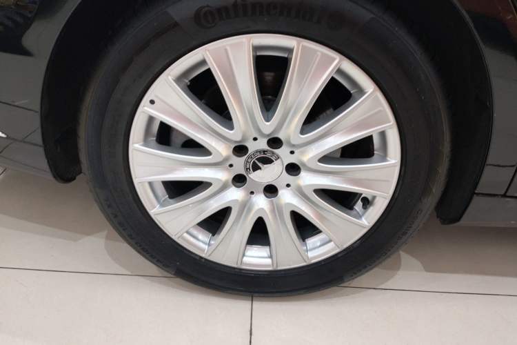 Used Mercedes-Benz S-Class 2019 S 320 L Right Rear Wheel Hub