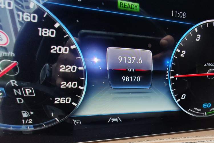 Used Mercedes-Benz S-Class 2019 S 320 L Prestige Edition Odometer Close Up