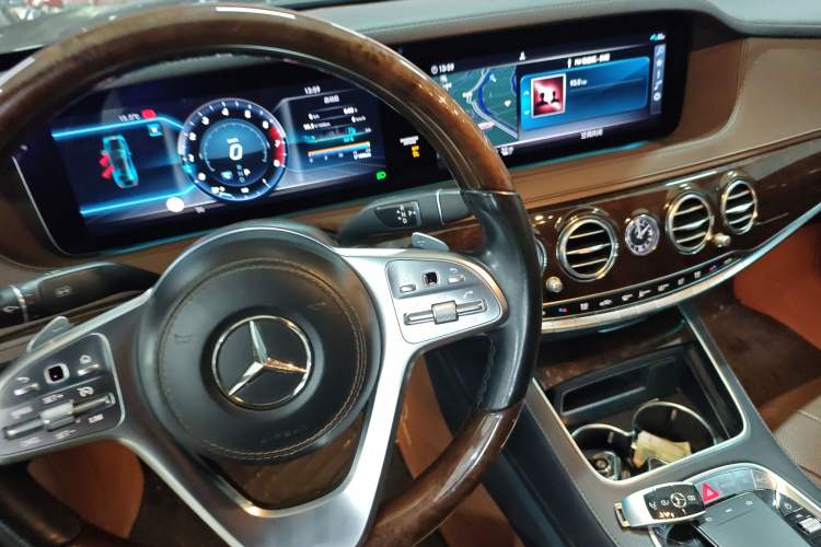 Used Mercedes-Benz S-Class 2019 S 350 L Executive Edition Gear Lever