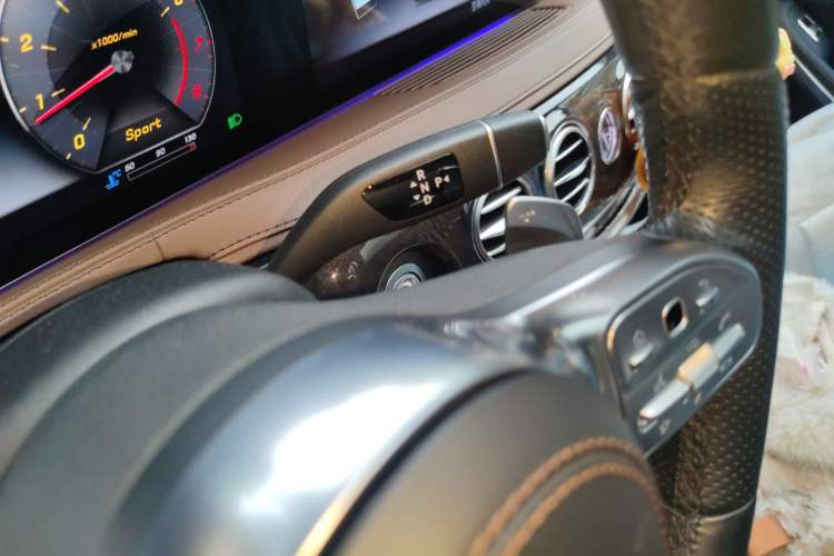 Used Mercedes-Benz S-Class 2019 S 450 L 4MATIC Exclusive Edition Gear Lever