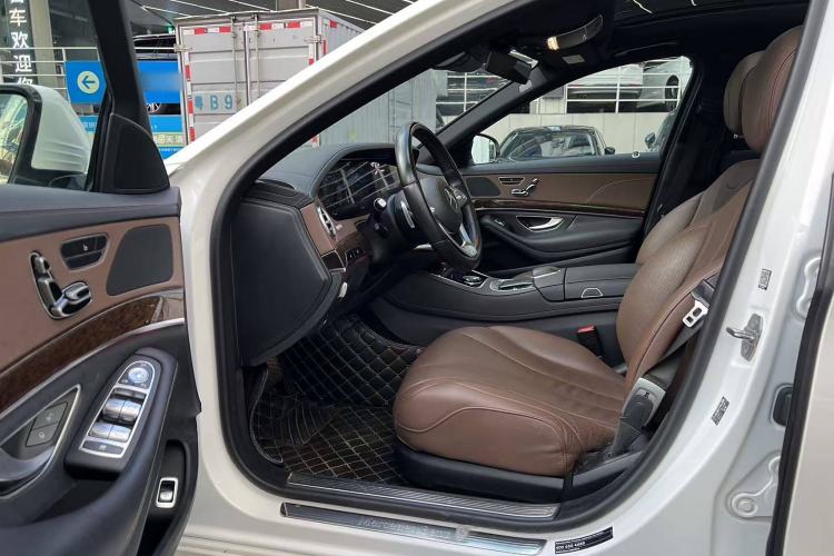 Used Mercedes-Benz S-Class 2019 S 320 L Interior 4