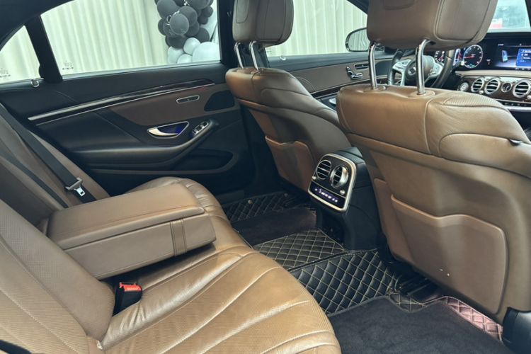 Used Mercedes-Benz S-Class 2019 S 320 L Interior 8