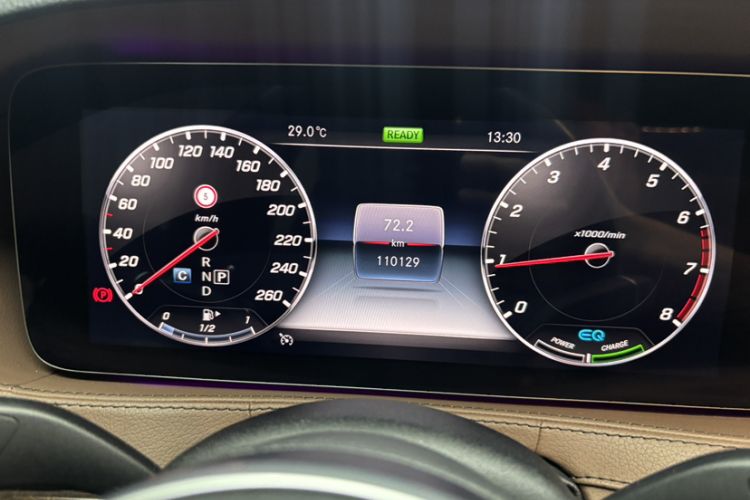Used Mercedes-Benz S-Class 2019 S 320 L Odometer Close Up