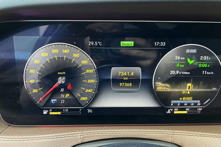 Used Mercedes-Benz S-Class 2019 S 320 L Odometer Close Up