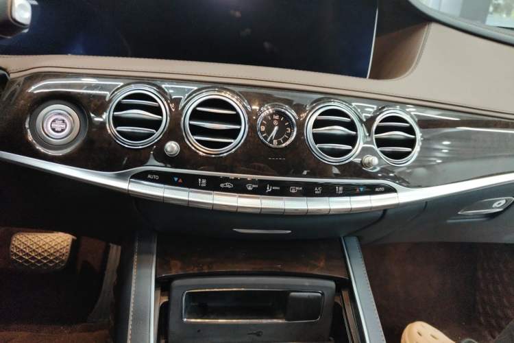 Used Mercedes-Benz S-Class 2020 S 450 L Exclusive Edition Audio And AC Panel