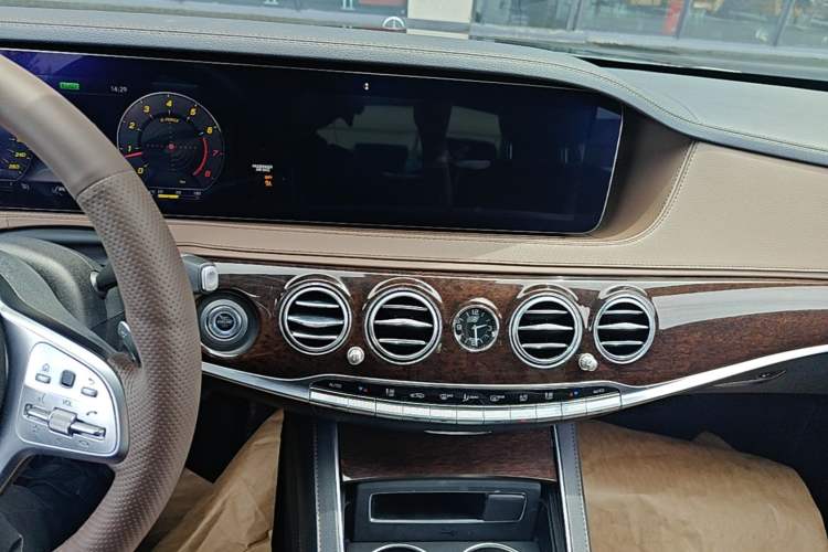 Used Mercedes-Benz S-Class 2020 S 350 L Business Class Ultimate Edition Audio And AC Panel