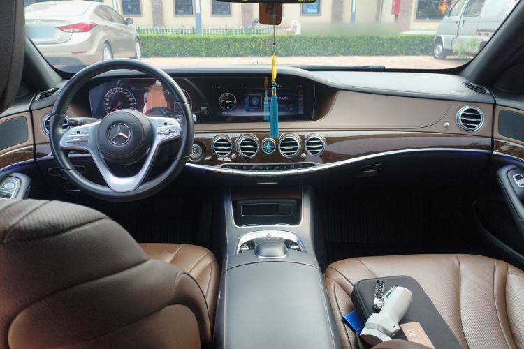 Used Mercedes-Benz S-Class 2020 S 350 L Business Class Ultimate Edition Center Console
