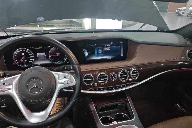 Used Mercedes-Benz S-Class 2020 S 350 L Business Class Ultimate Edition Center Console