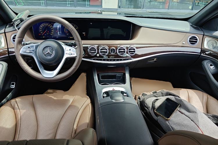 Used Mercedes-Benz S-Class 2020 S 350 L Business Class Ultimate Edition Center Console