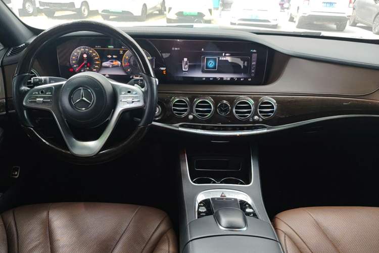Used Mercedes-Benz S-Class 2020 S 350 L Business Class Ultimate Edition Center Console