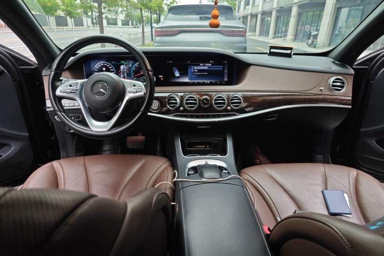 Used Mercedes-Benz S-Class 2020 S 350 L Business Class Ultimate Edition Center Console