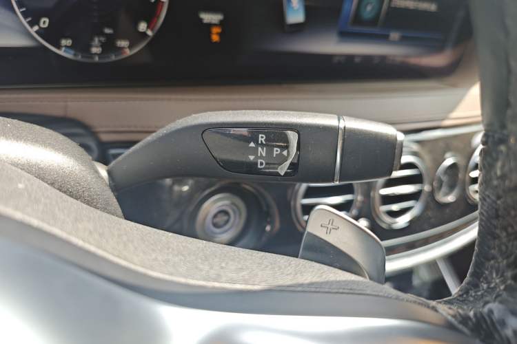 Used Mercedes-Benz S-Class 2020 S 450 L 4MATIC Exclusive Edition Gear Lever