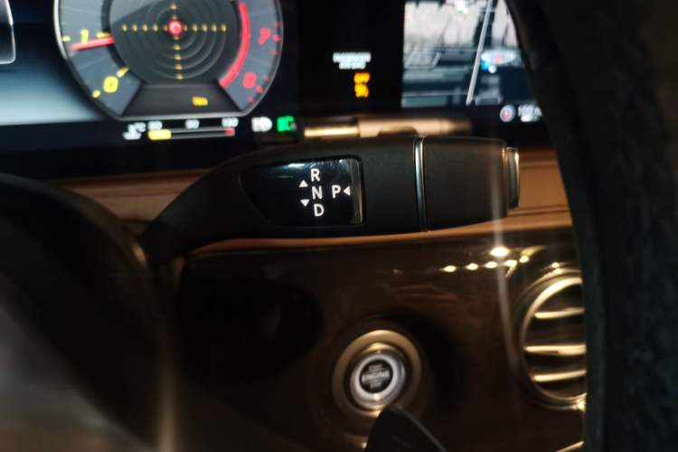 Used Mercedes-Benz S-Class 2020 S 450 L 4MATIC Exclusive Edition Gear Lever