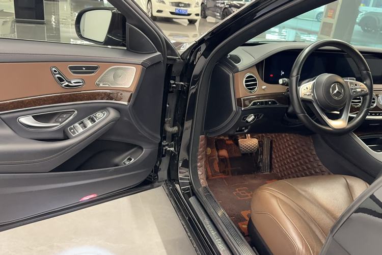 Used Mercedes-Benz S-Class 2020 S 350 L Business Class Ultimate Edition Interior 2