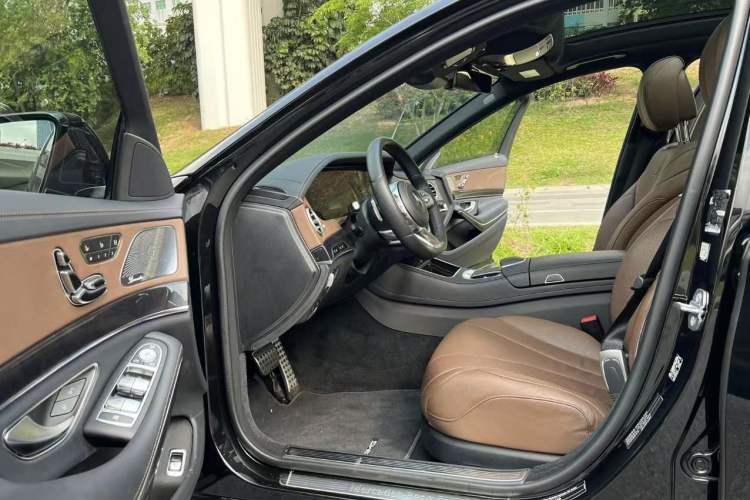 Used Mercedes-Benz S-Class 2020 S 450 L 4MATIC Exclusive Edition Interior 4