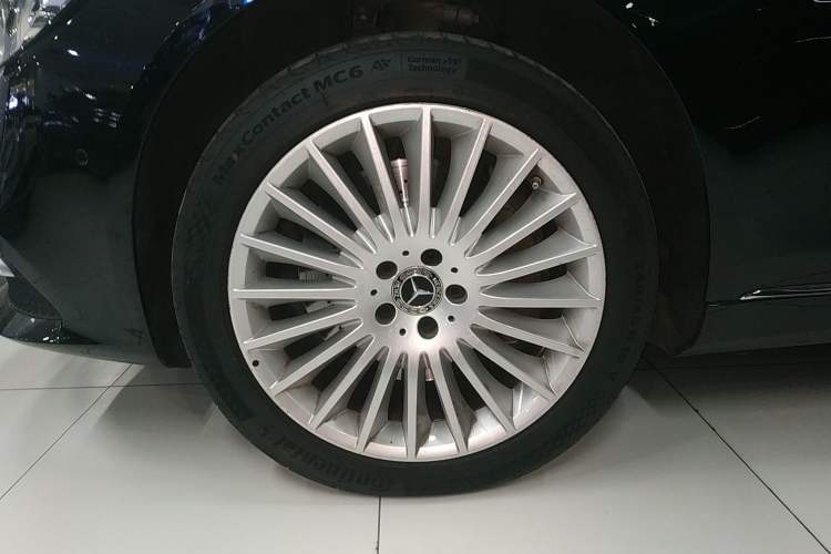 Used Mercedes-Benz S-Class 2020 S 350 L Business Class Ultimate Edition Left Front Wheel Hub