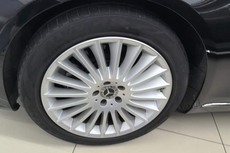 Used Mercedes-Benz S-Class 2020 S 350 L Business Class Ultimate Edition Left Front Wheel Hub
