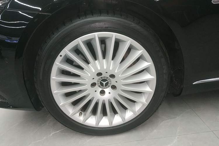 Used Mercedes-Benz S-Class 2020 S 350 L Business Class Ultimate Edition Left Front Wheel Hub