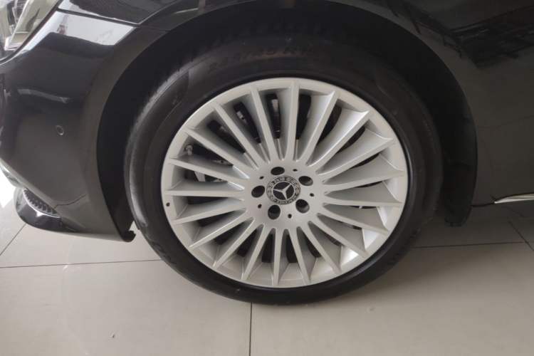 Used Mercedes-Benz S-Class 2020 S 350 L Business Class Ultimate Edition Left Front Wheel Hub