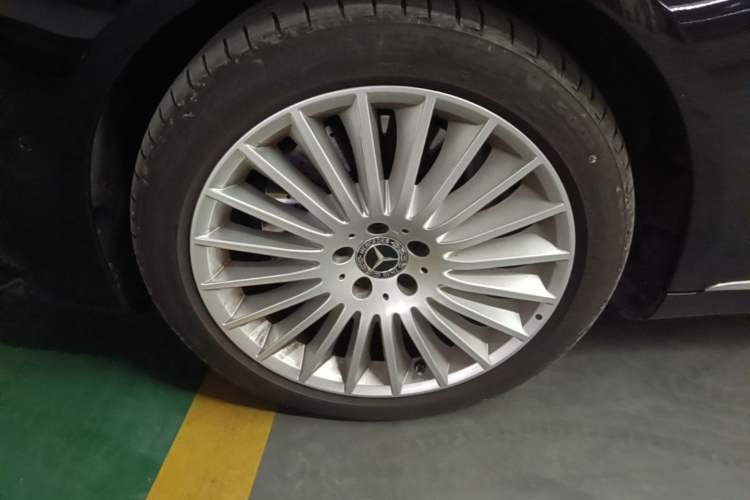 Used Mercedes-Benz S-Class 2020 S 350 L Business Class Ultimate Edition Left Front Wheel Hub